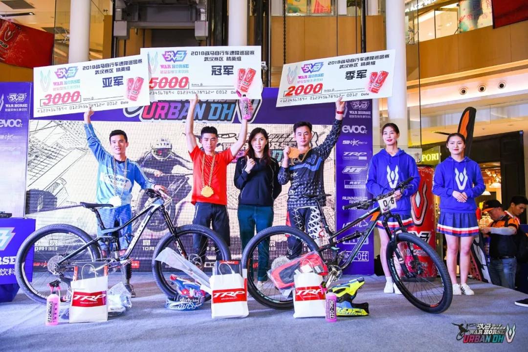 厭倦了野外飆車？這次我們駛向購物商場！