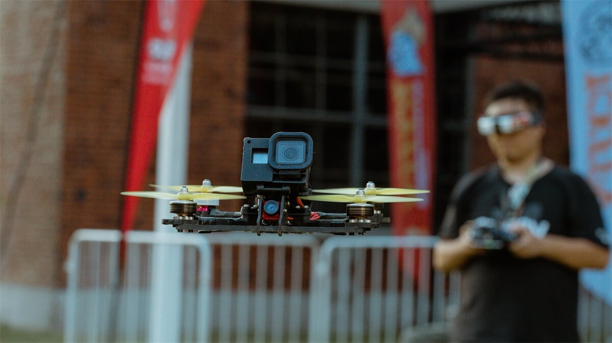 #戰(zhàn)馬敢玩時刻#FPV穿越機派對