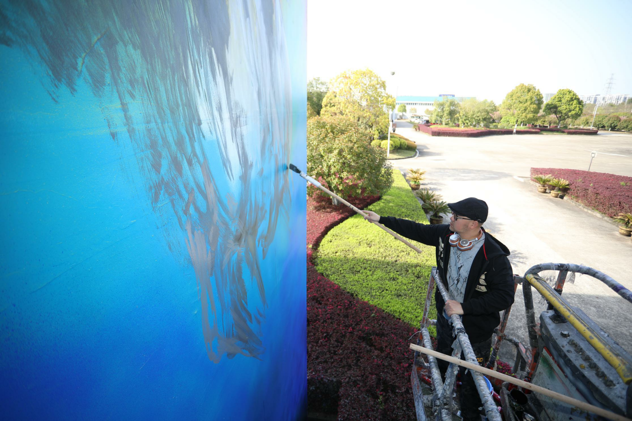 潮能奔涌,戰(zhàn)馬聯(lián)袂齊興華潮繪能量