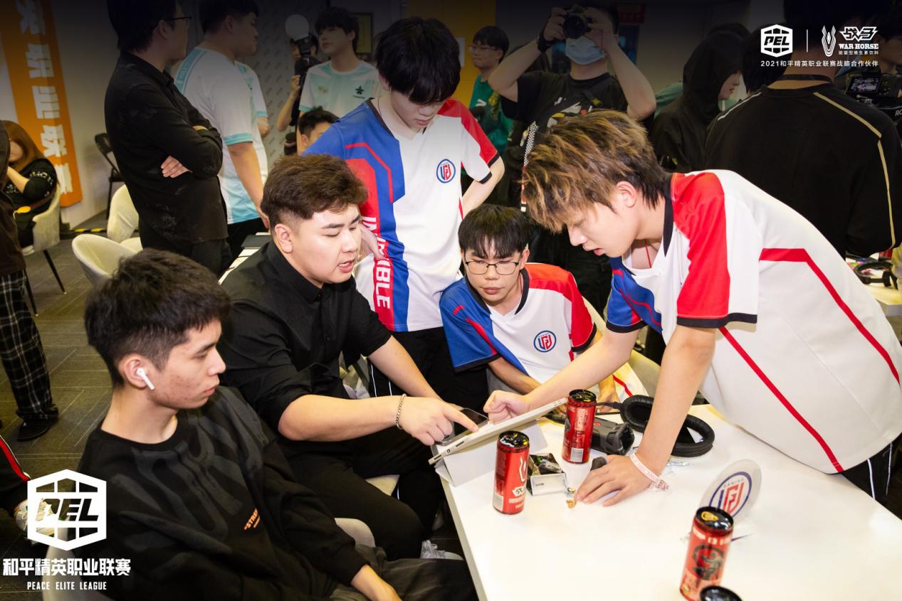 戰(zhàn)馬維生素運(yùn)動(dòng)飲料，與中國(guó)電競(jìng)共創(chuàng)輝煌