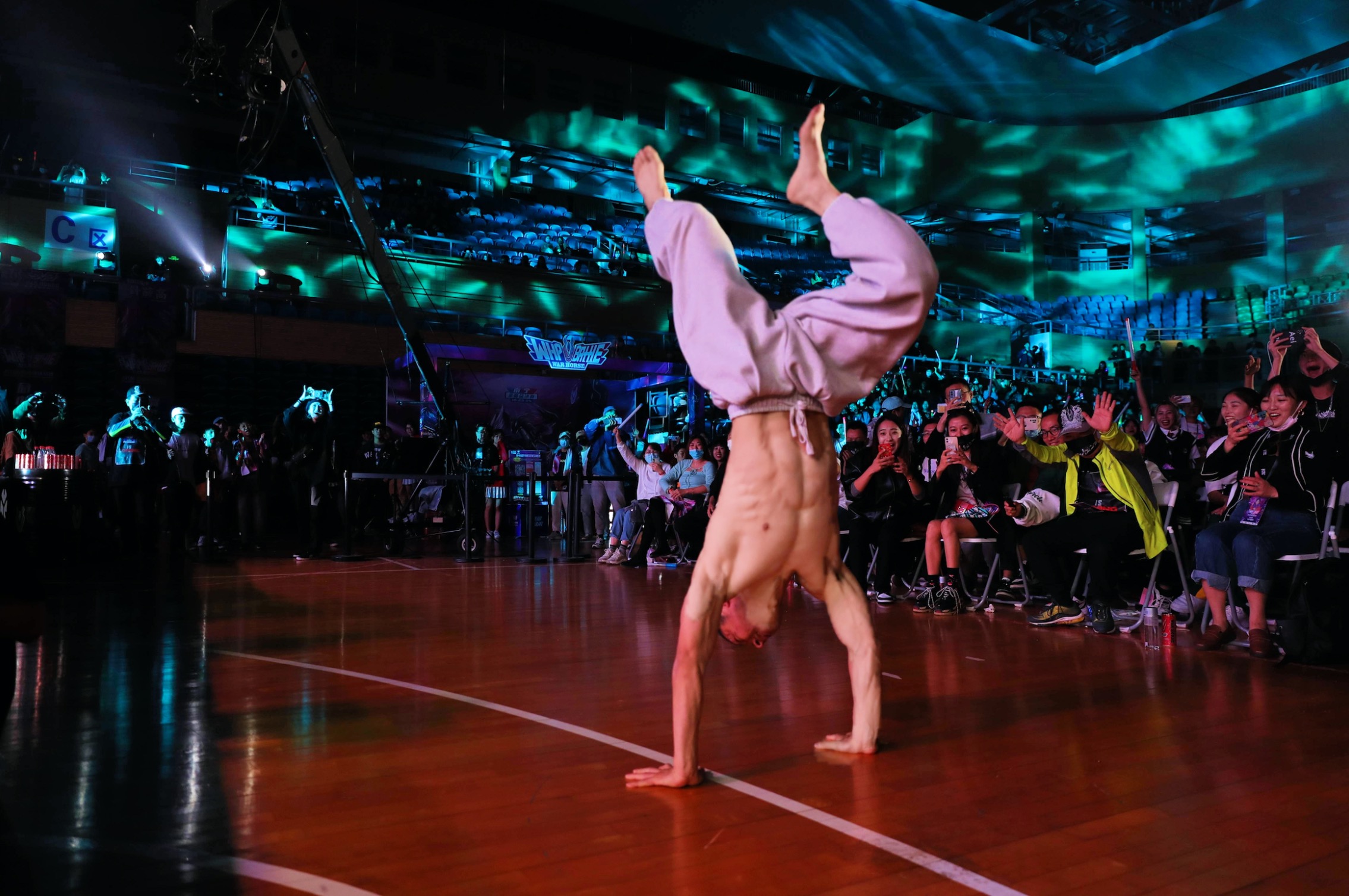 2021戰(zhàn)馬街舞總決賽圓滿收官  四位年度冠軍斬獲金色獎(jiǎng)杯