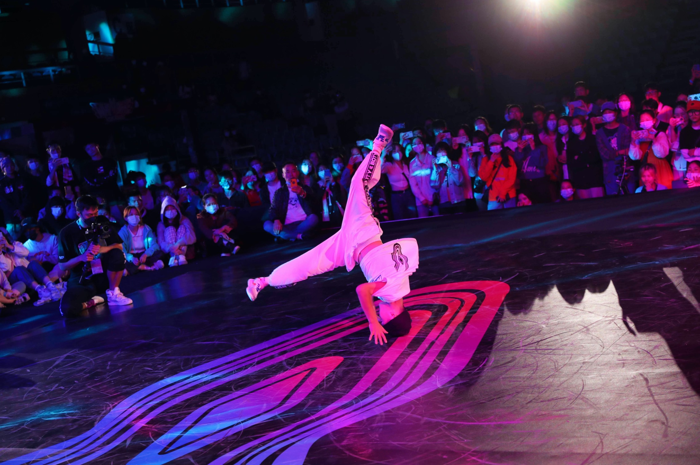 2021戰(zhàn)馬街舞總決賽圓滿收官  四位年度冠軍斬獲金色獎(jiǎng)杯