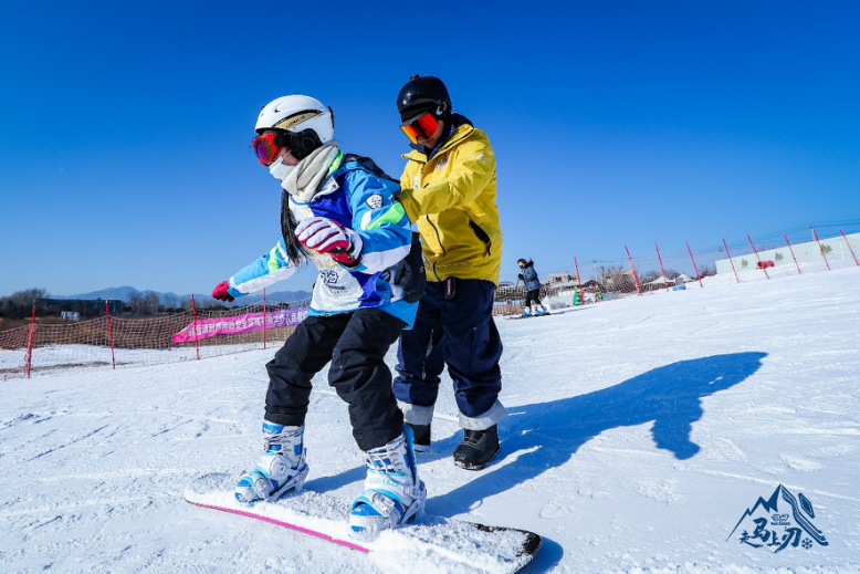 北京冬奧落帷幕，戰(zhàn)馬冰雪不止步