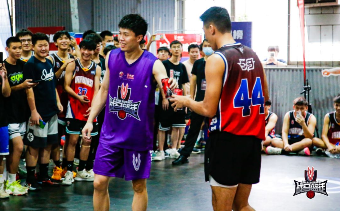 揮汗如雨，健身飲料排行助力健身達(dá)人恢復(fù)能量