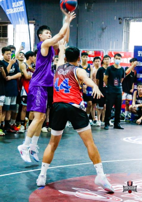 揮汗如雨，健身飲料排行助力健身達(dá)人恢復(fù)能量