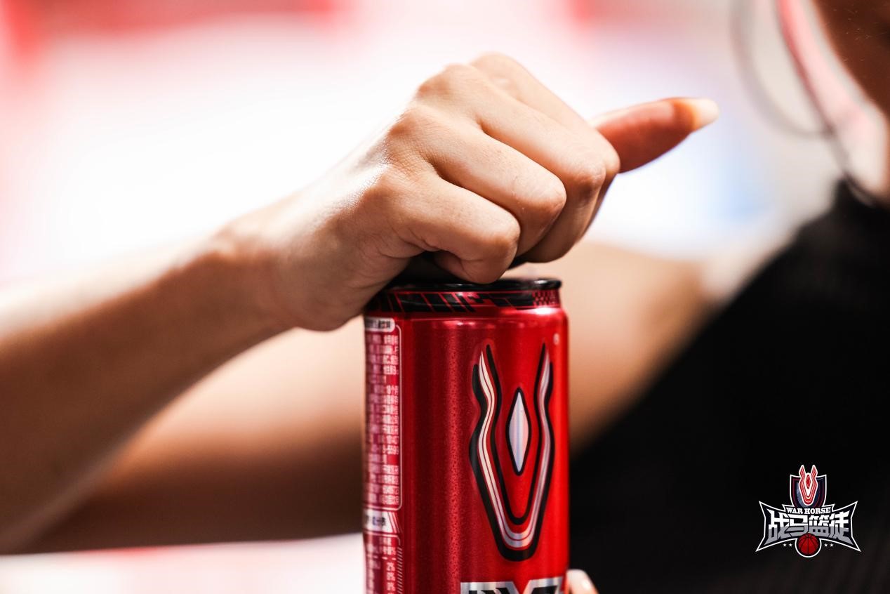 玩極限運(yùn)動(dòng)喝什么？戰(zhàn)馬運(yùn)動(dòng)飲料為你持續(xù)充能