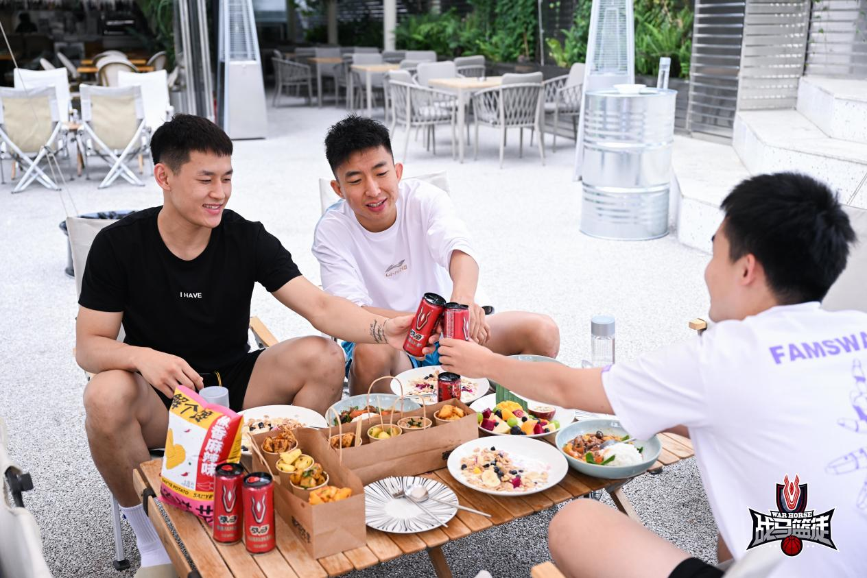 國產(chǎn)飲料品牌看戰(zhàn)馬，潮人出游必備神仙飲料