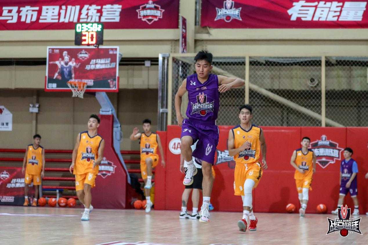 運(yùn)動(dòng)時(shí)補(bǔ)充能量的飲料，戰(zhàn)馬為熱愛(ài)籃球的年輕人助力加油