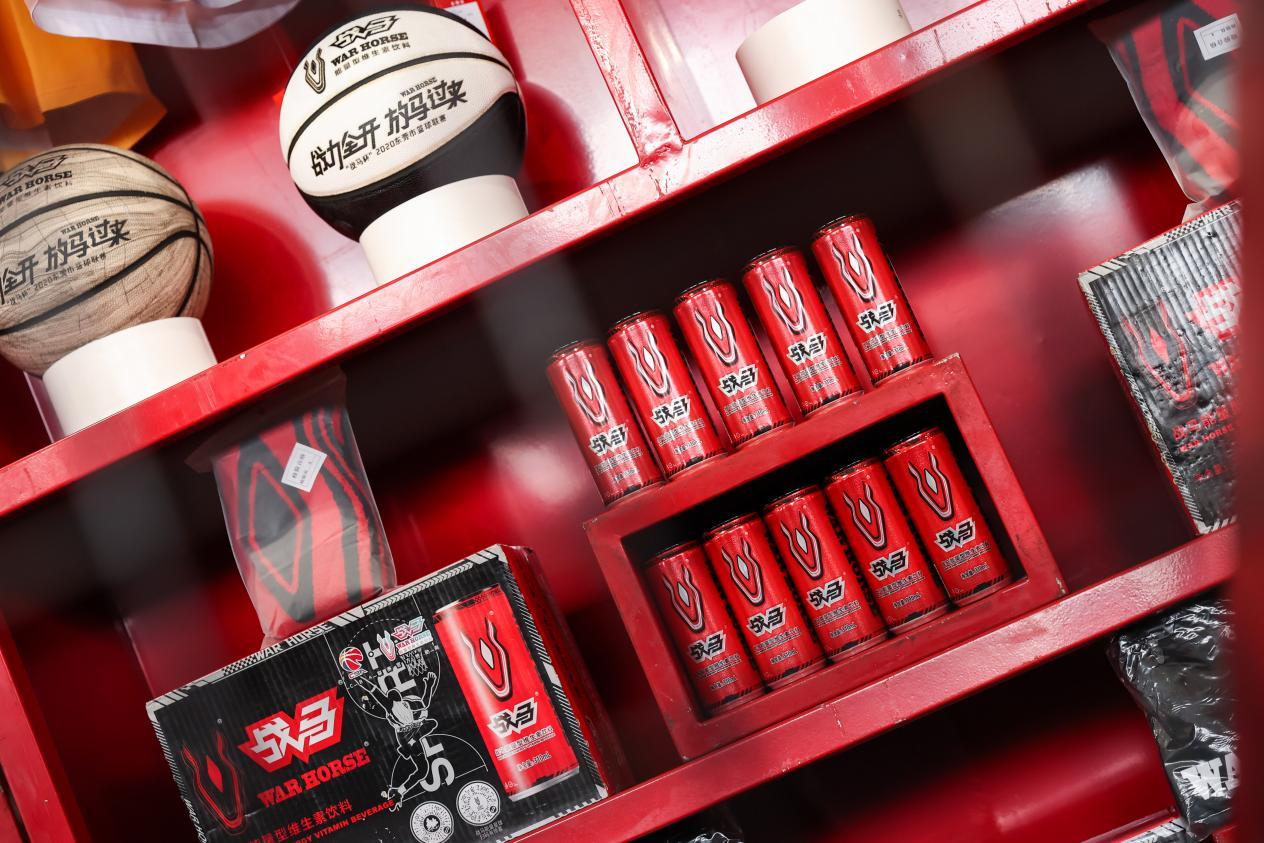 國(guó)潮飲料引領(lǐng)新時(shí)尚，“戰(zhàn)馬”助你的征戰(zhàn)之旅能量十足！