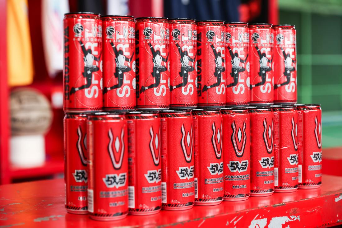 喝國產(chǎn)能量型飲料戰(zhàn)馬，讓春運回家的你能量滿滿