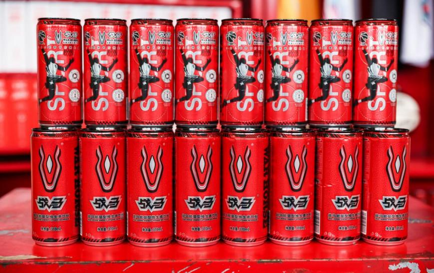 戰(zhàn)馬能量型維生素飲料，運動飲料燃動青春放飛自我