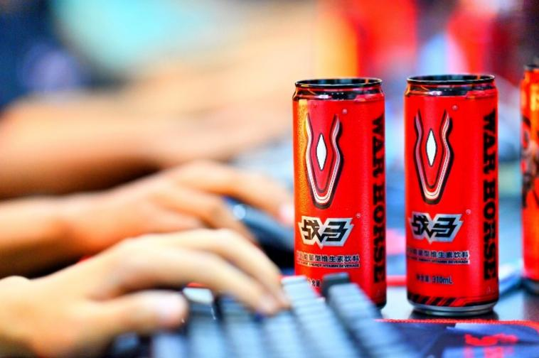 熬夜專屬神器，戰(zhàn)馬能量型維生素飲料名實相符