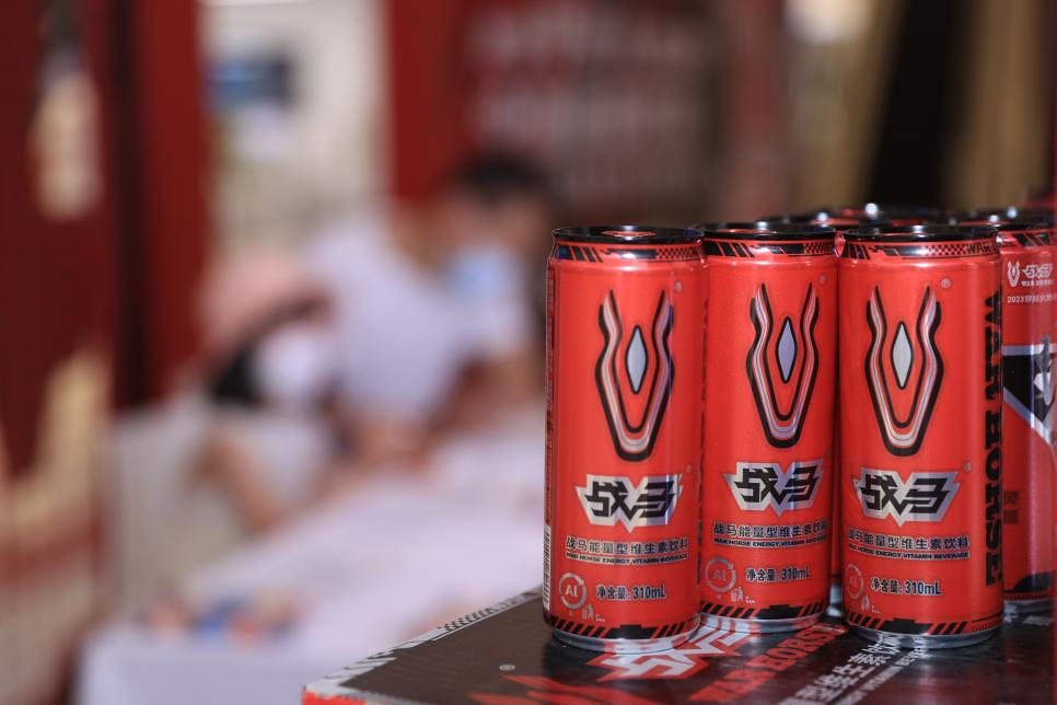 戰(zhàn)馬能量飲料深入年輕群體，與年輕人進(jìn)行面對面交流