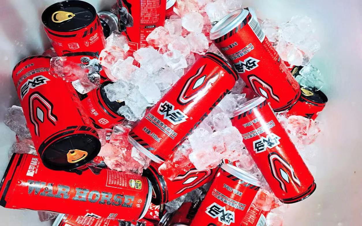 選擇這款運(yùn)動飲料，讓你夜跑也有專屬浪漫