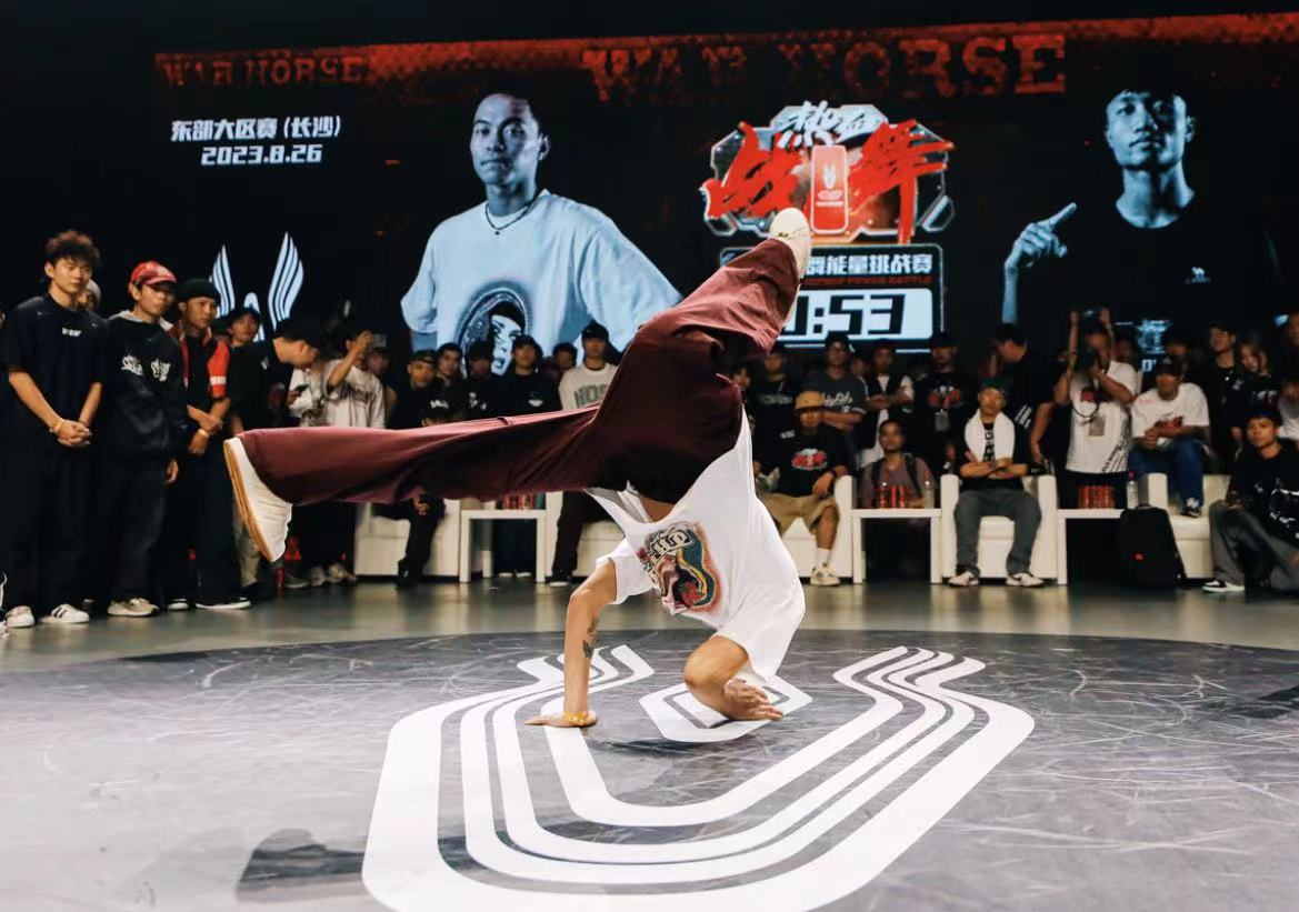 戰(zhàn)馬國(guó)產(chǎn)能量飲料之光，照亮熱血戰(zhàn)舞之路