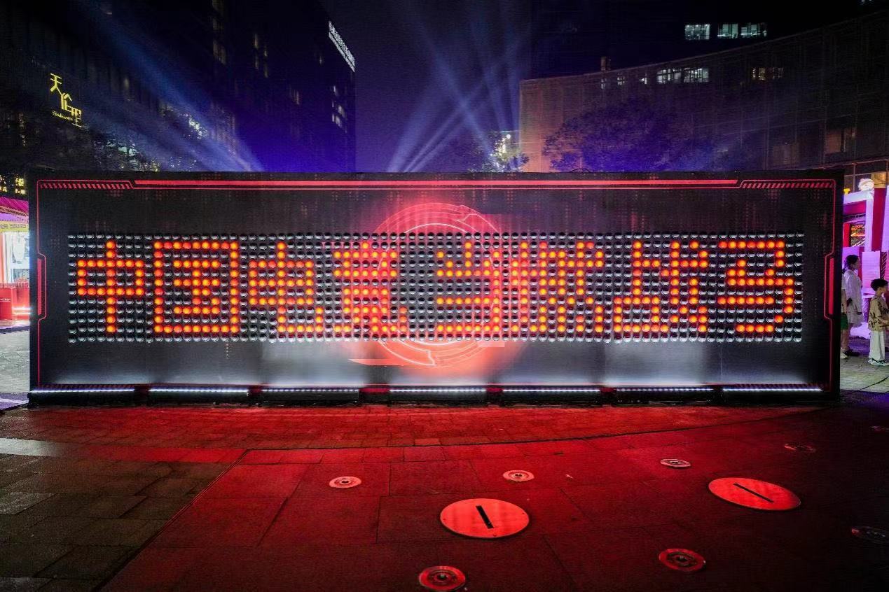 戰(zhàn)馬能量型維生素飲料，助力電競快閃燃爆杭州