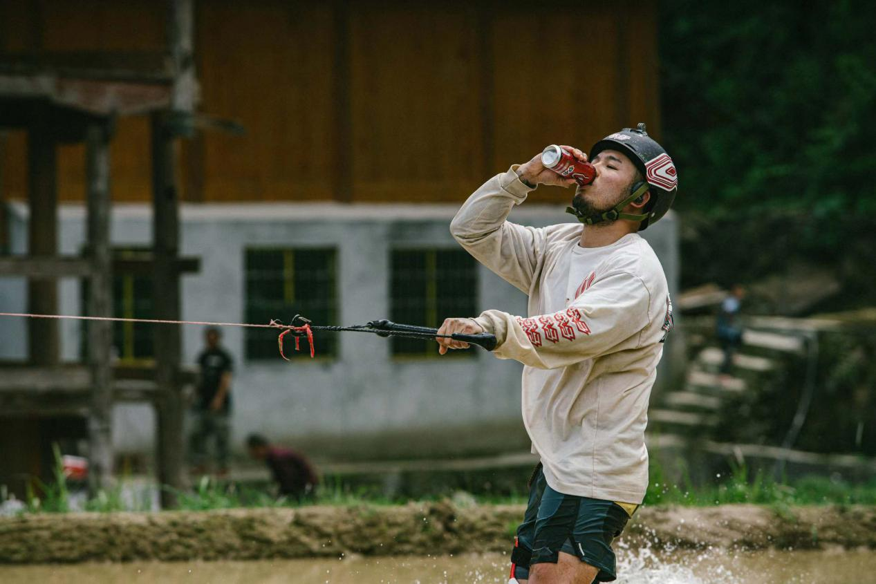 曝光量17.3億 戰(zhàn)馬《梯田沖浪》火爆出圈