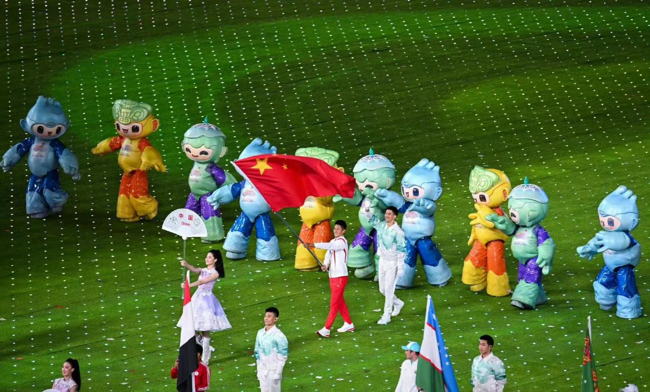 戰(zhàn)馬聯(lián)手央視體育主持楊健，打造《全景亞運(yùn)》欄目，解鎖亞運(yùn)觀賽新模式