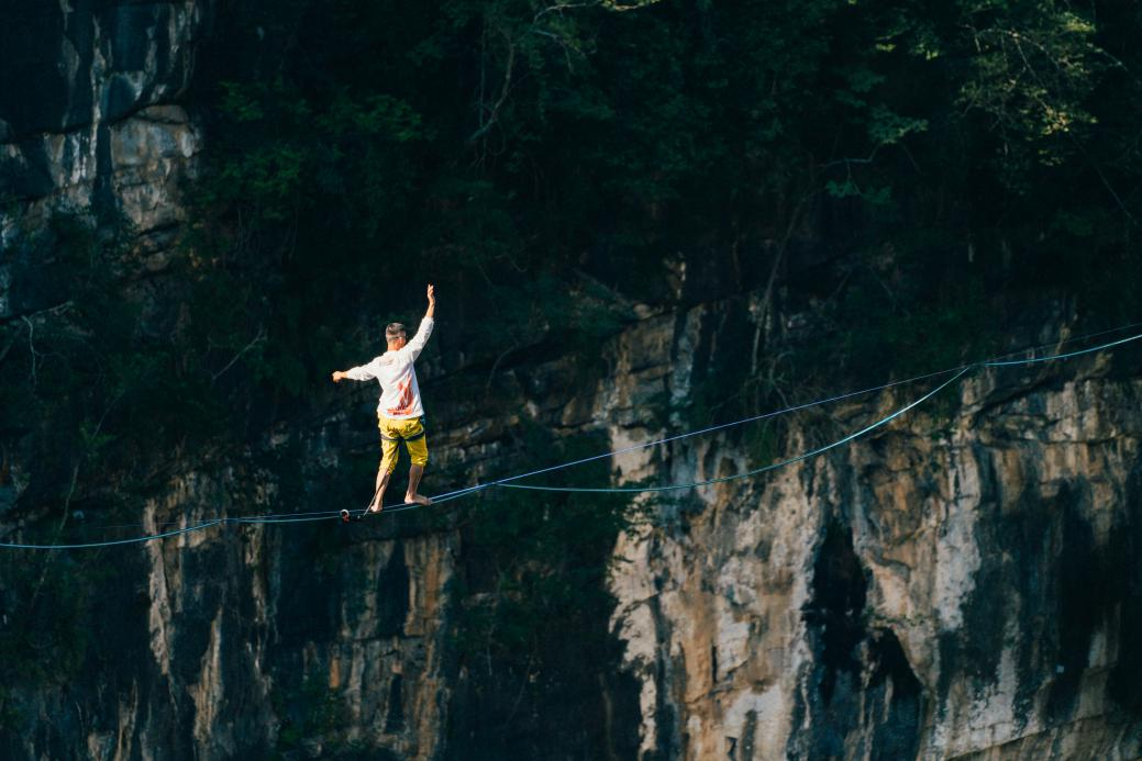 小扁帶上的大挑戰(zhàn)，戰(zhàn)馬《高空速度扁帶》打破世界紀錄