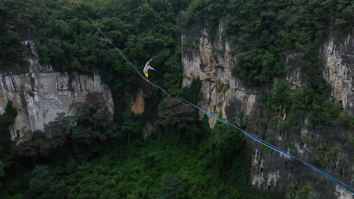 小扁帶上的大挑戰(zhàn)，戰(zhàn)馬《高空速度扁帶》打破世界紀錄