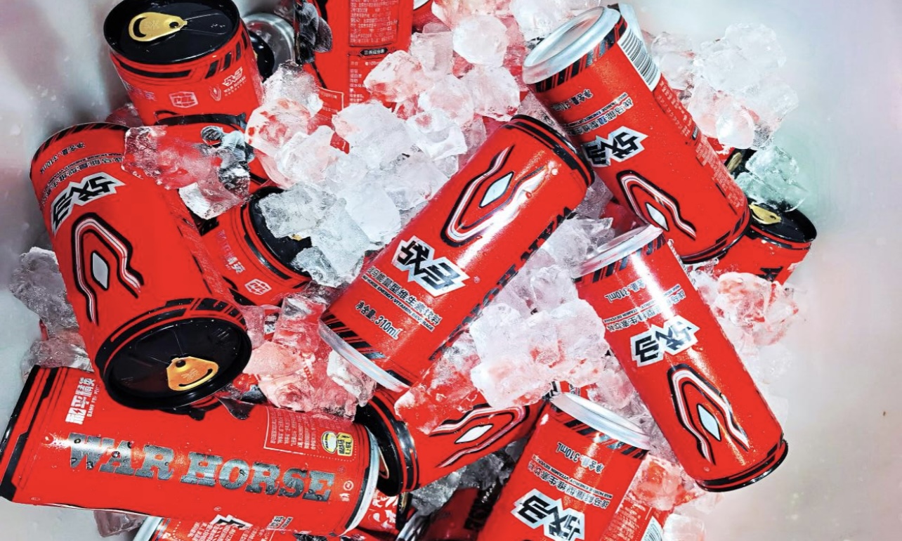 戰(zhàn)馬能量飲料，年輕人假期游戲組隊開黑必備飲品
