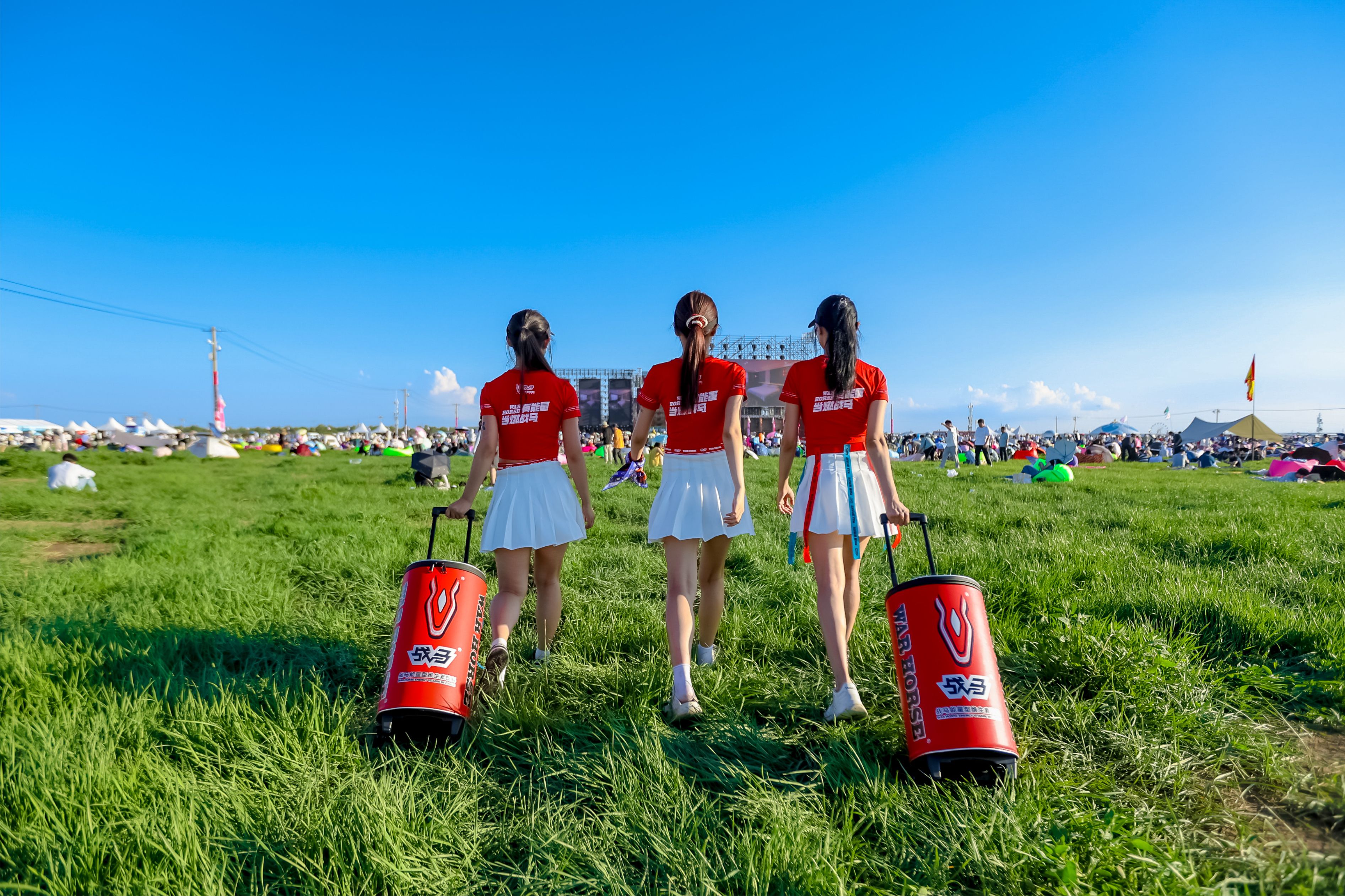 戰(zhàn)馬出征張北草原音樂節(jié)，音樂+機(jī)車重燃滾燙青春