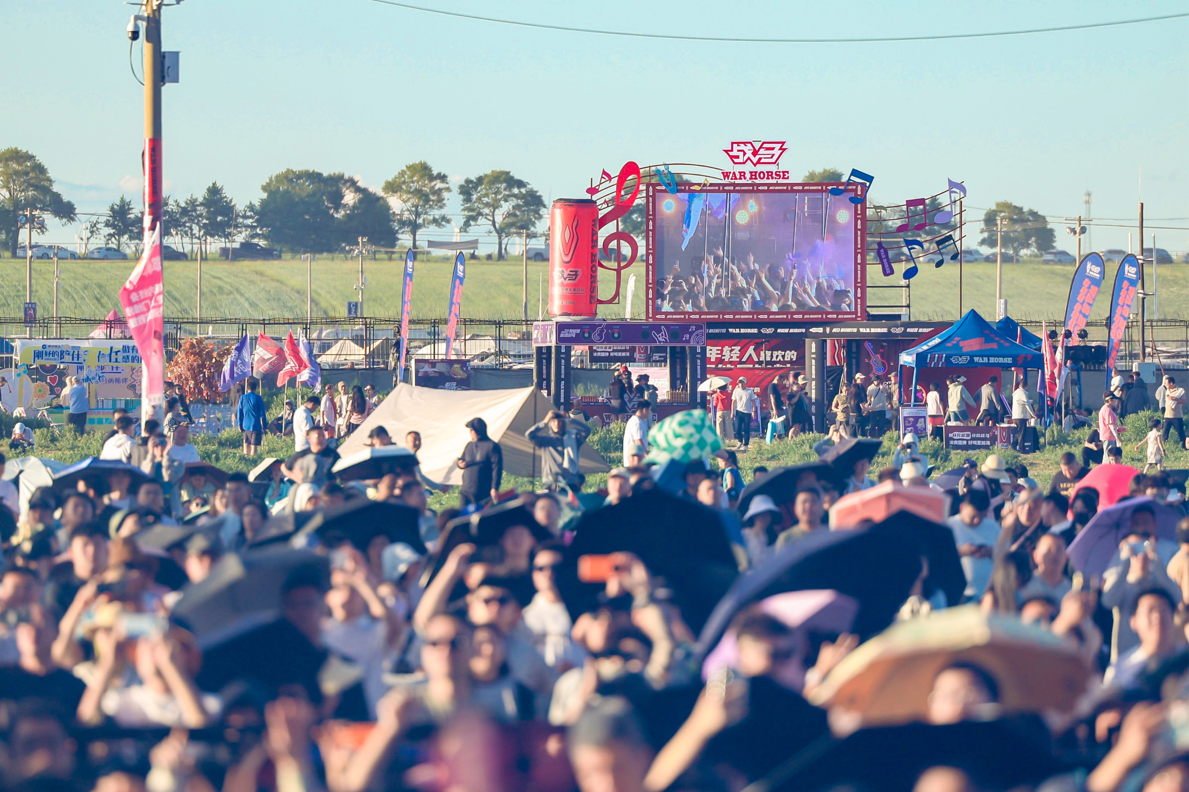 戰(zhàn)馬出征張北草原音樂節(jié)，音樂+機(jī)車重燃滾燙青春