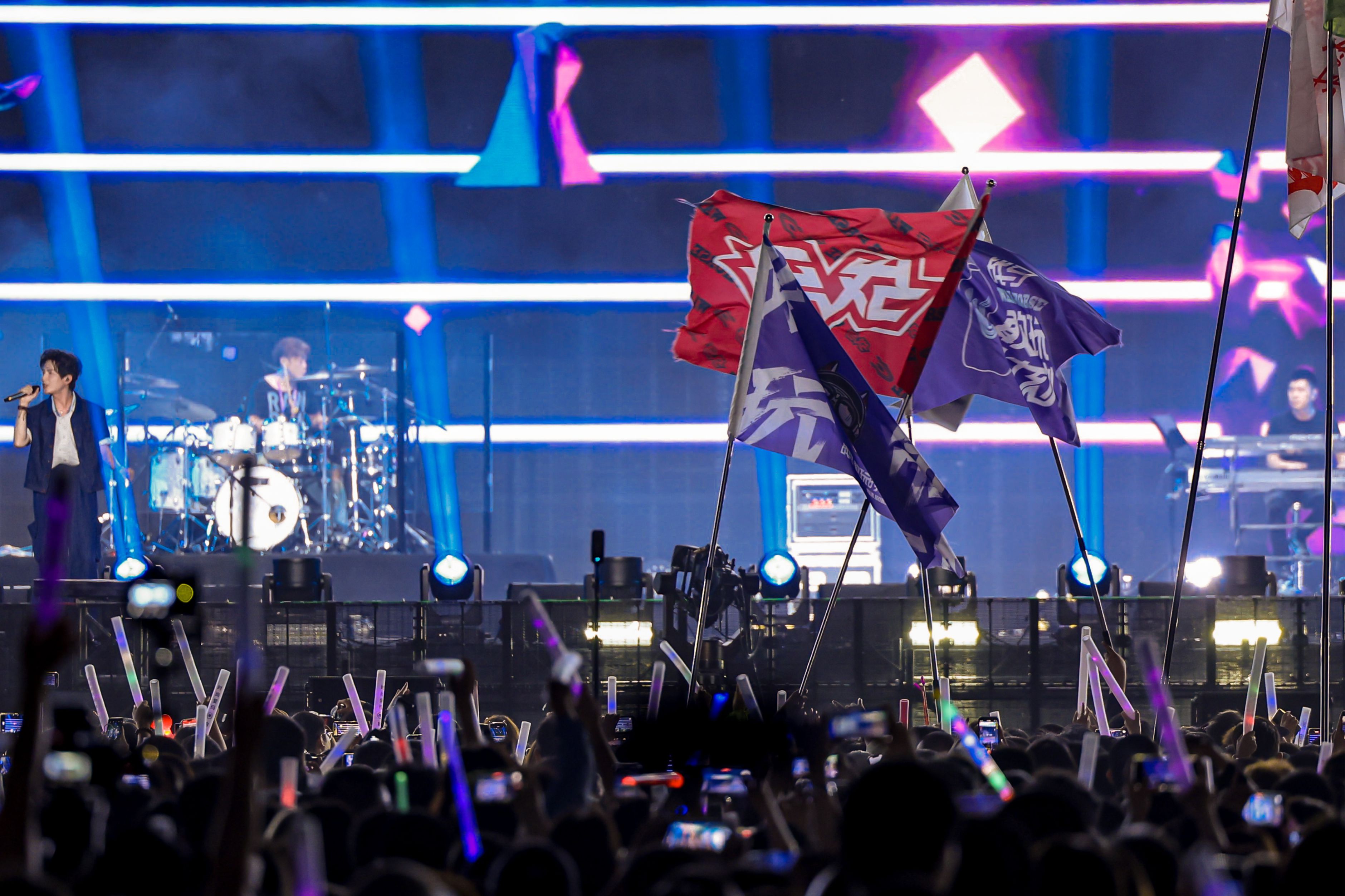 戰(zhàn)馬出征張北草原音樂節(jié)，音樂+機(jī)車重燃滾燙青春