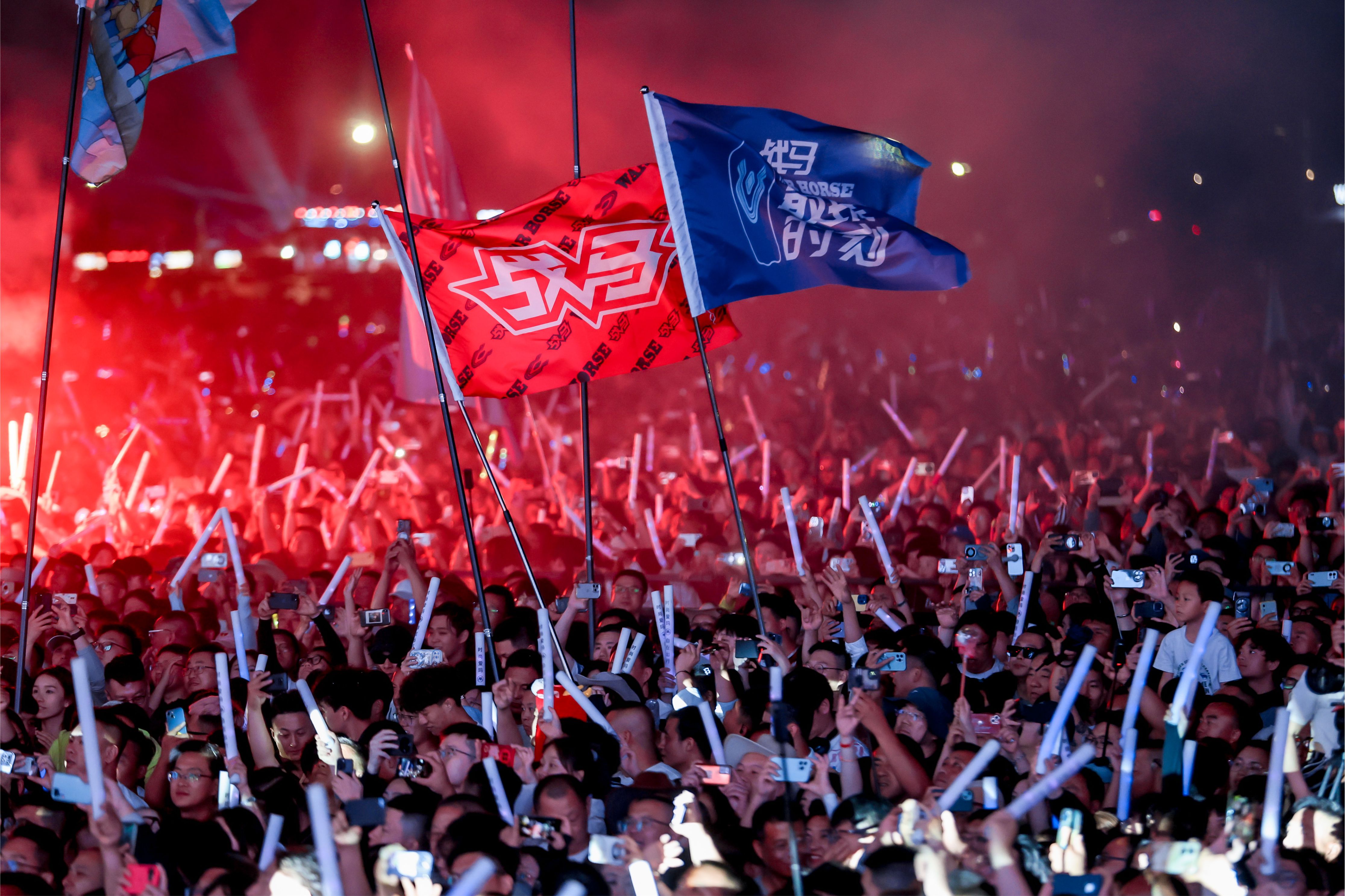 戰(zhàn)馬出征張北草原音樂節(jié)，音樂+機(jī)車重燃滾燙青春