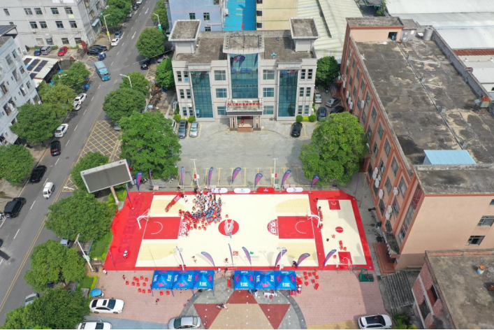 打籃球標(biāo)配能量飲料，戰(zhàn)馬能量罐少不了