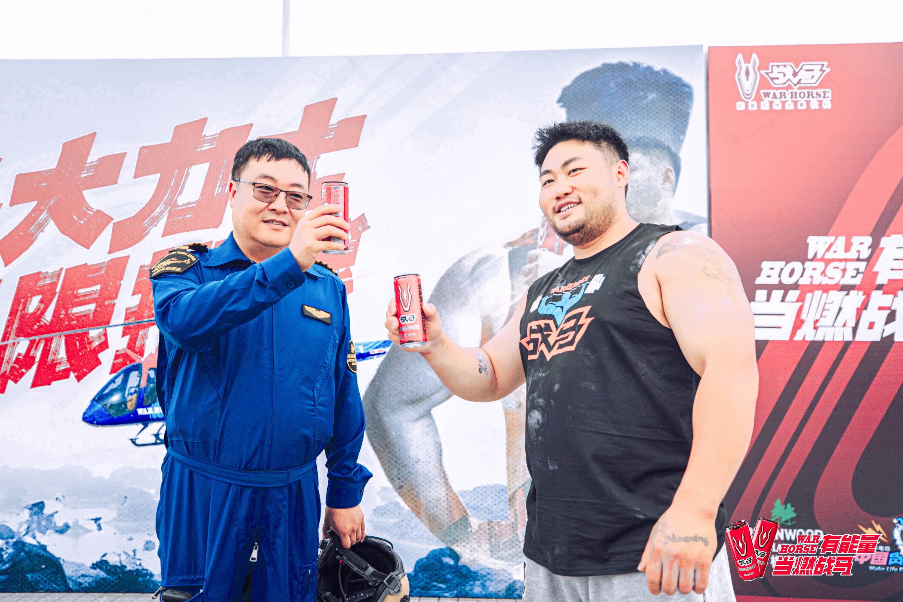 【國內(nèi)首創(chuàng)】戰(zhàn)馬大力士拉動18噸貨機震撼全場