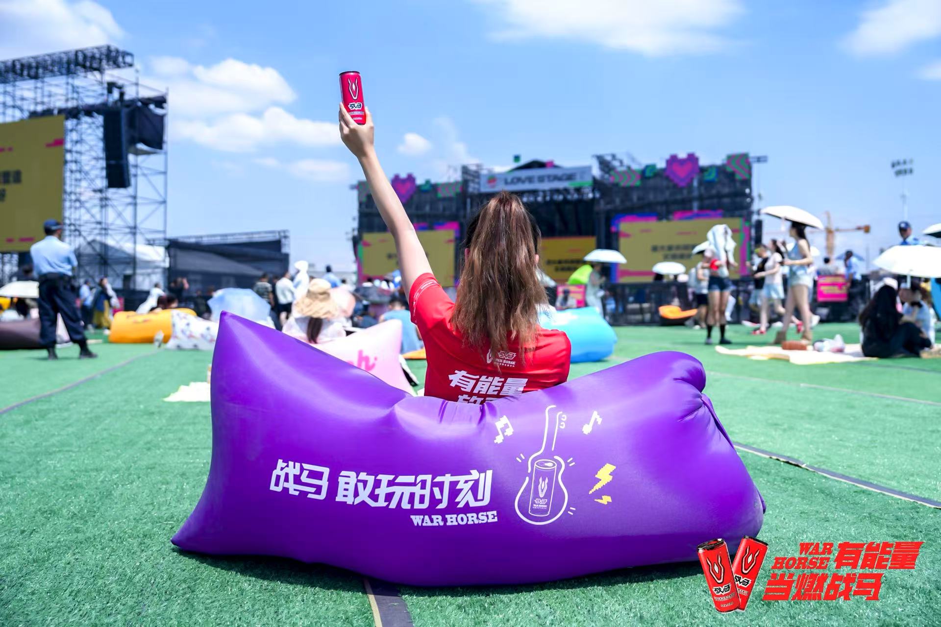 戰(zhàn)馬燃爆新疆8萬(wàn)樂(lè)迷超級(jí)草莓音樂(lè)節(jié)現(xiàn)場(chǎng)