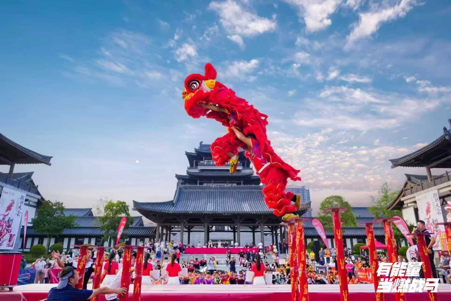 戰(zhàn)馬新裝亮相第九屆廣州青少年醒獅表演賽