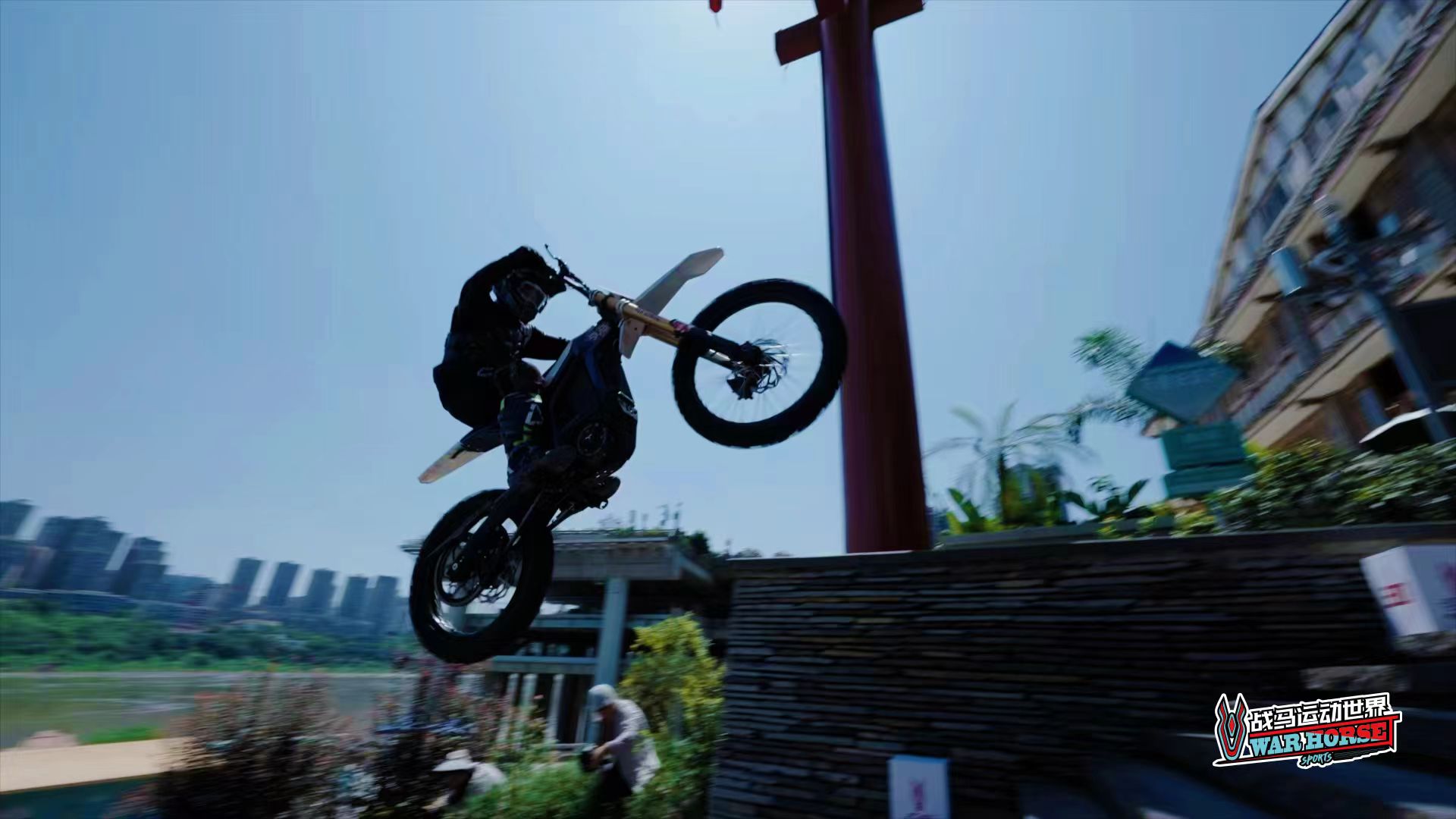 戰(zhàn)馬新能源越野摩托車賽燃擎山城重慶