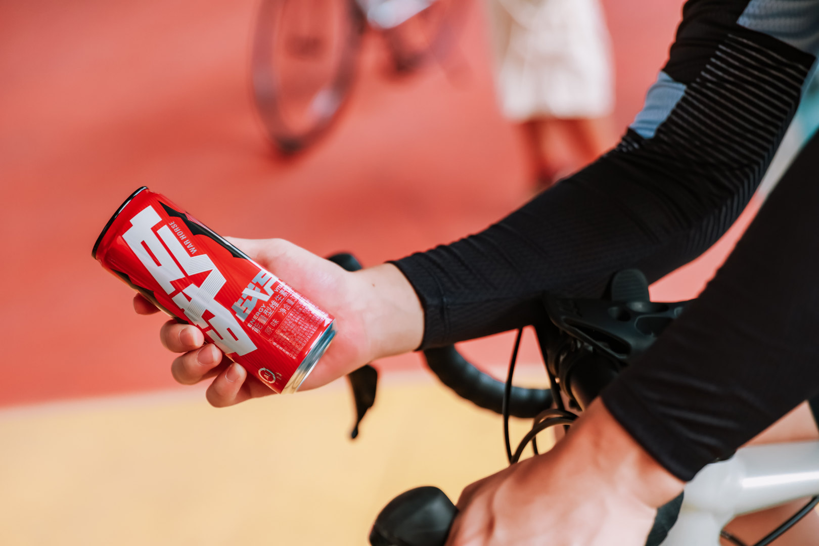 春日補(bǔ)充能量運(yùn)動(dòng)飲料怎么選？年輕人都選這個(gè)品牌