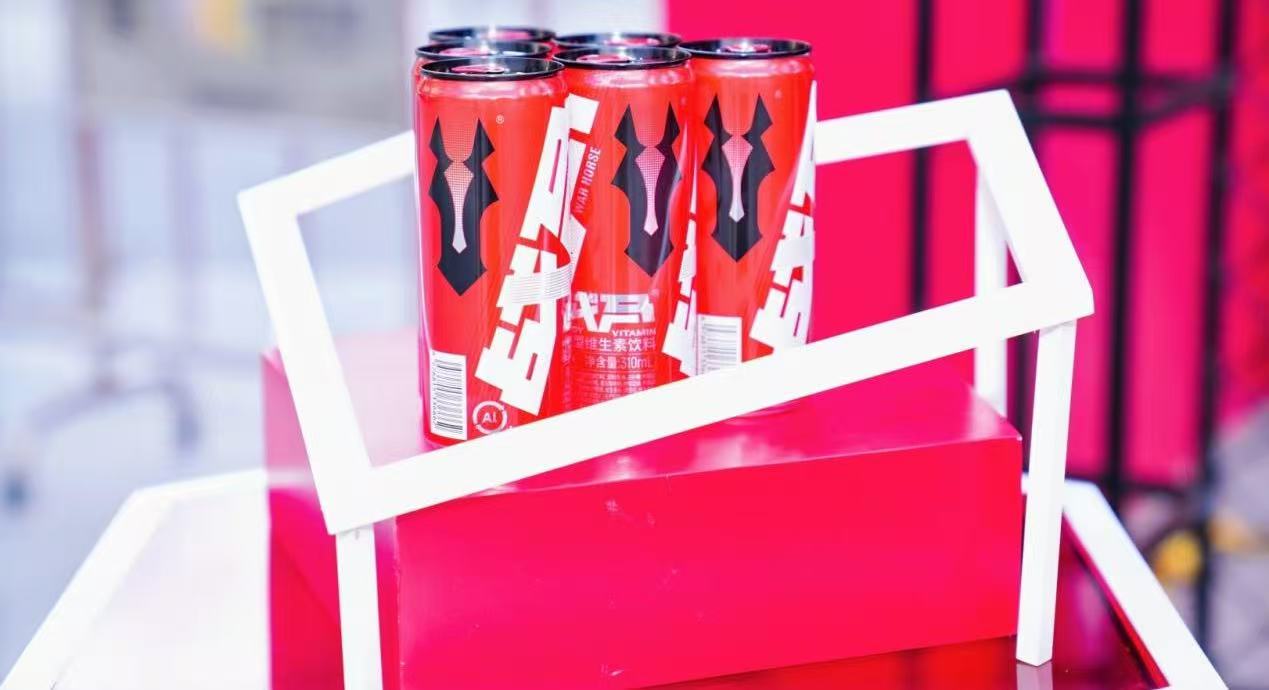 補(bǔ)充能量就選國產(chǎn)能量飲料戰(zhàn)馬，年輕人指尖對決盡興而歸