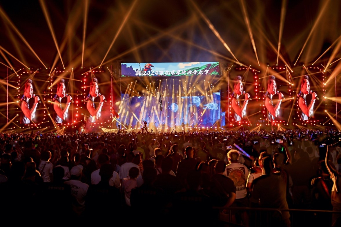 戰(zhàn)馬出征張北草原音樂節(jié)，音樂+機車重燃滾燙青春