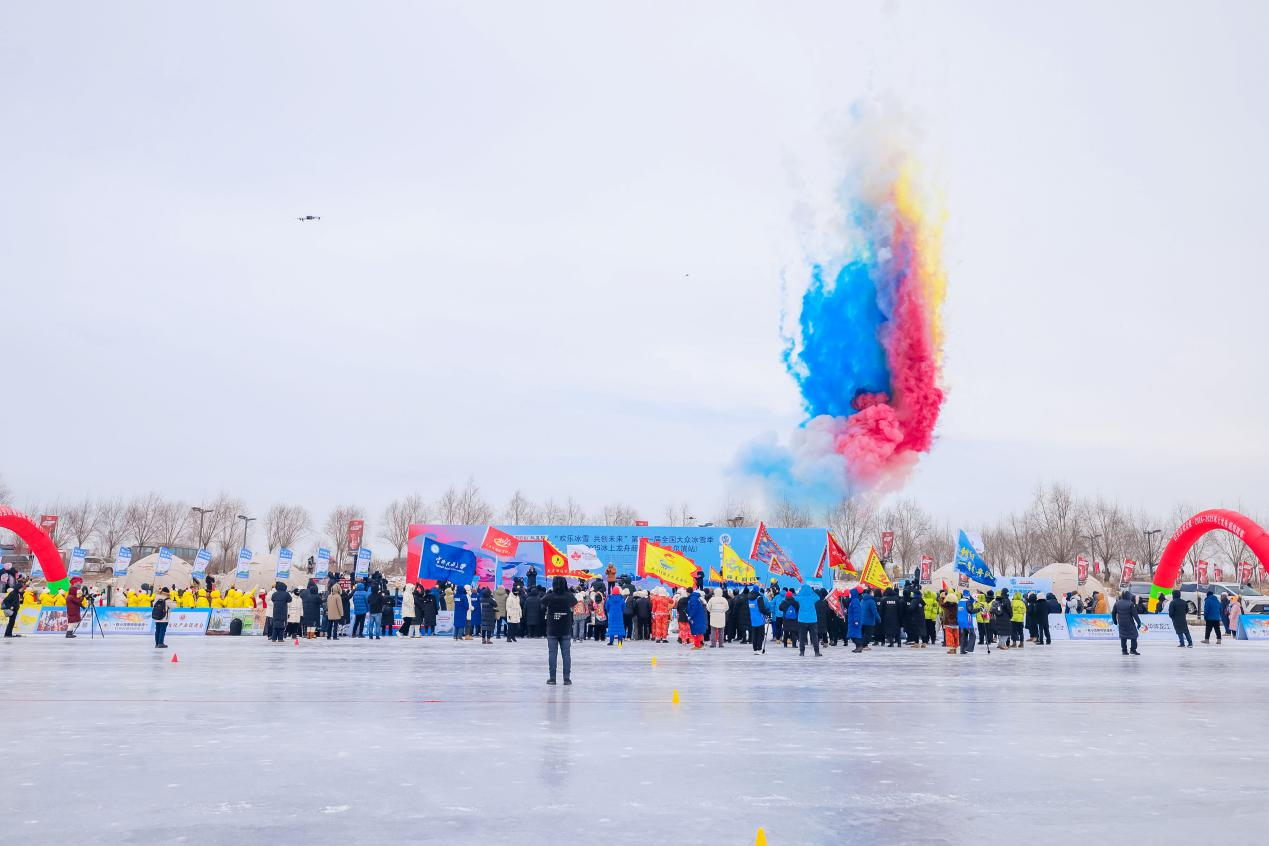 冰上龍舟超級聯(lián)賽哈爾濱站開賽 戰(zhàn)馬能量開創(chuàng)競技新挑戰(zhàn)
