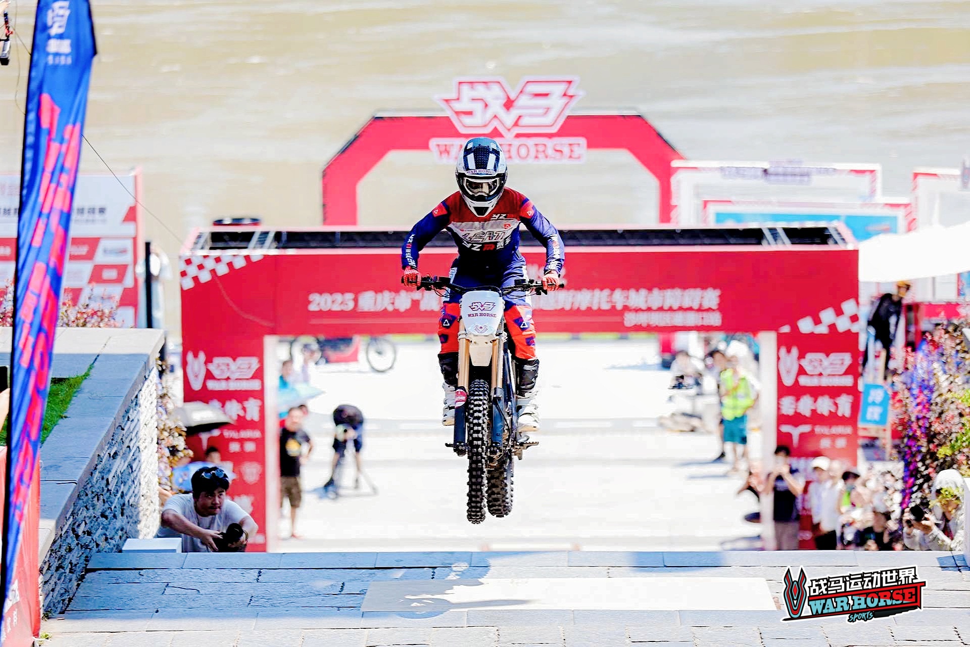 戰(zhàn)馬新能源越野摩托車賽燃擎山城重慶