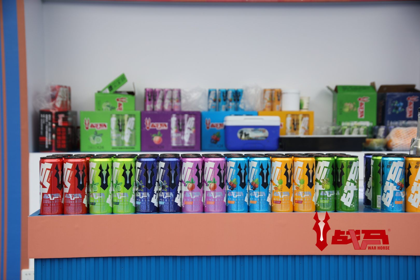 打籃球標(biāo)配能量飲料品牌，能量飲料戰(zhàn)馬助燃籃球季