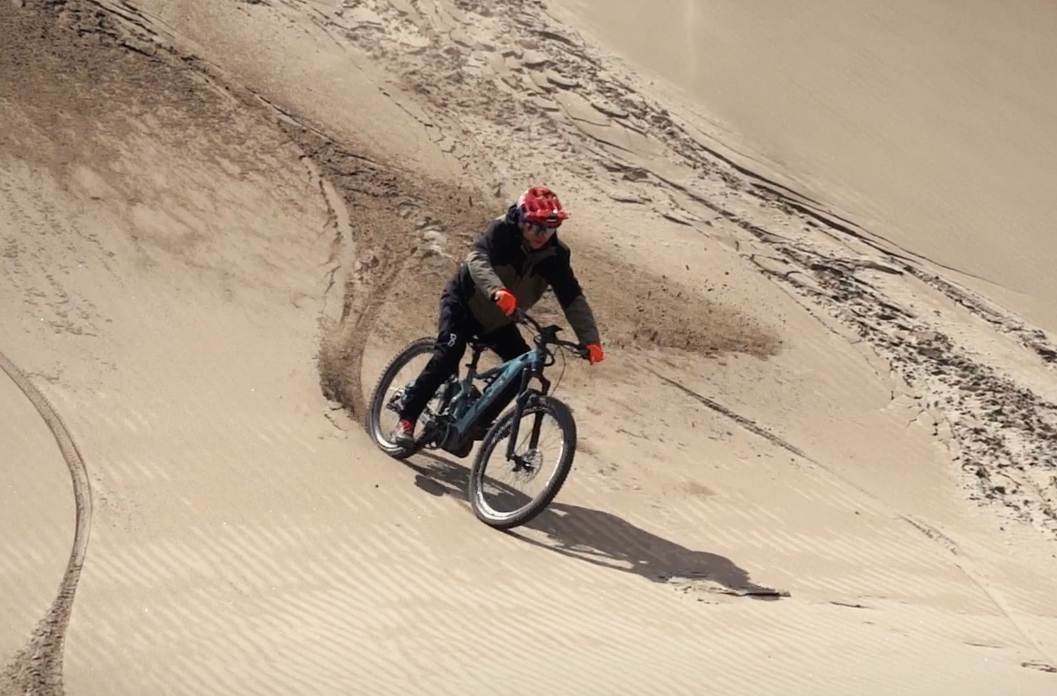 用鐵鍬“雕刻”夢想