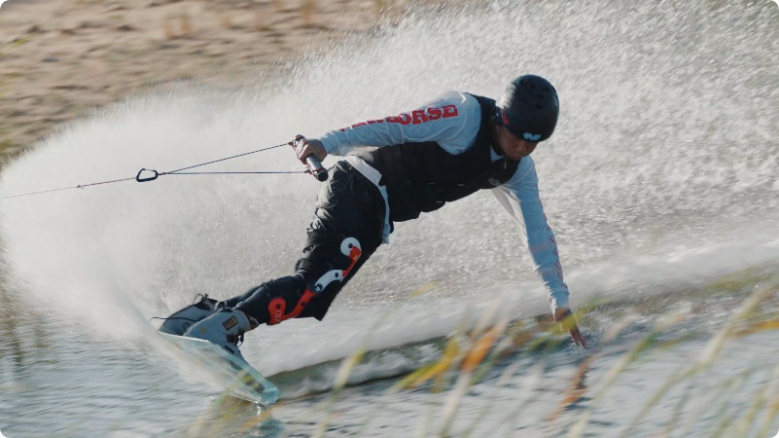 沙漠綠洲里的滑水挑戰(zhàn)